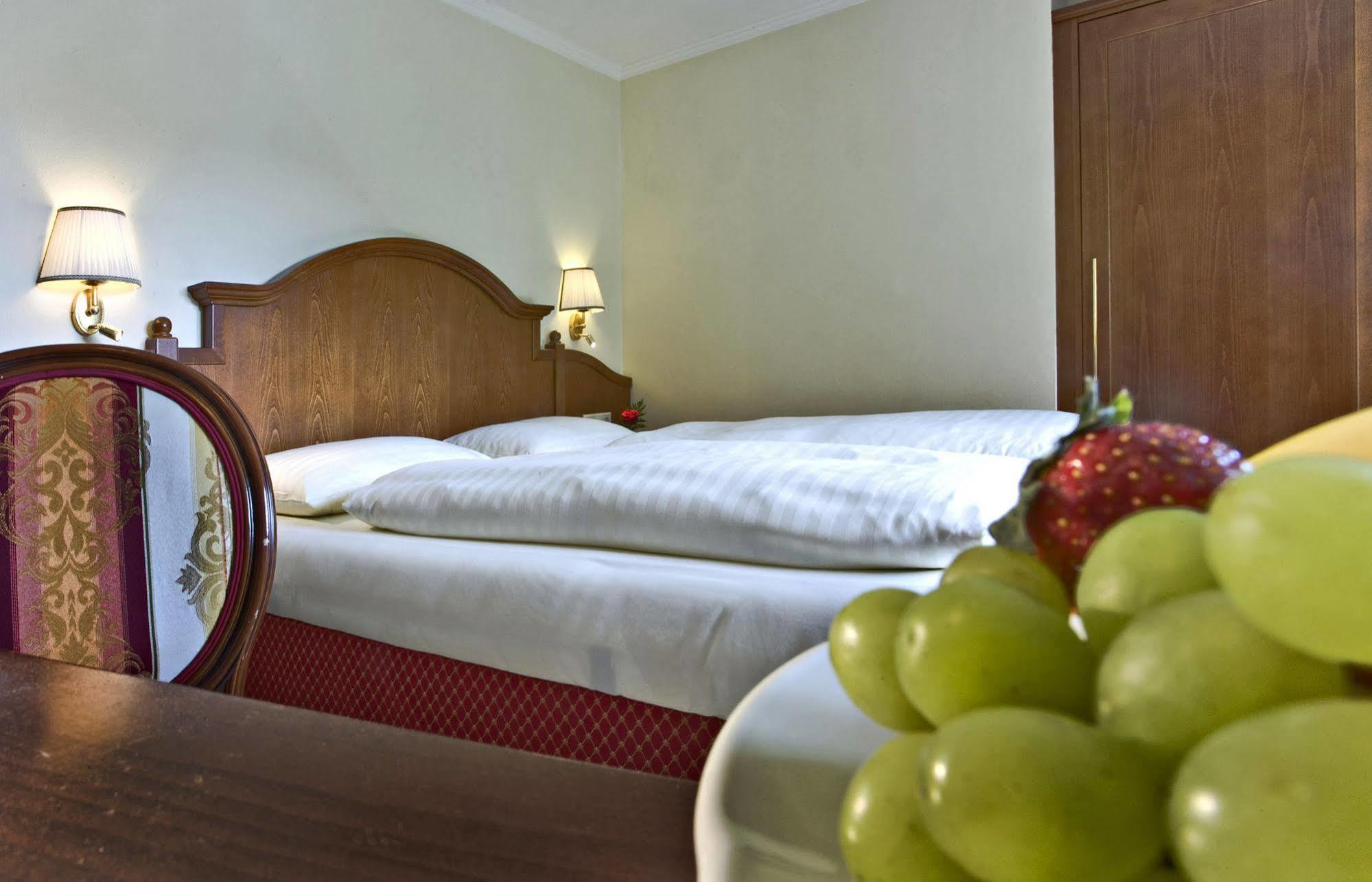 צל-אם-זי Hotel Berner מראה חיצוני תמונה